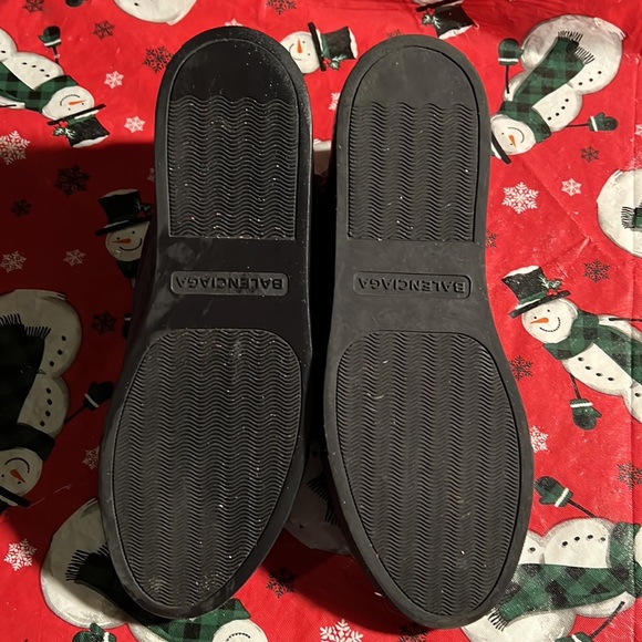 Balenciaga Arena High Top Sneakers
Blue Leather
Round-Toes - Picture 5 of 7